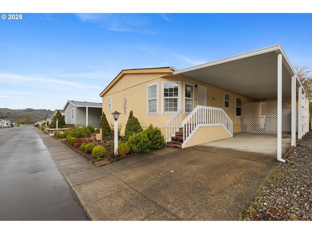 111 W RIVERRIDGE Ave, Roseburg, OR 97471