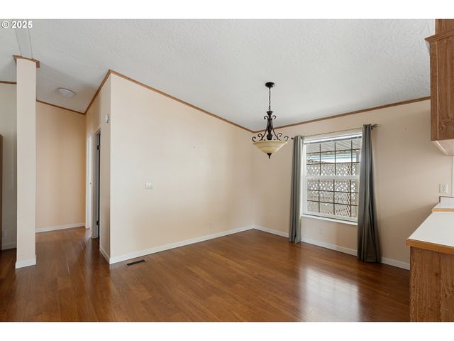 111 W RIVERRIDGE Ave, Roseburg, OR 97471