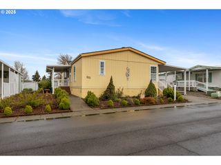 111 W RIVERRIDGE Ave, Roseburg, OR 97471