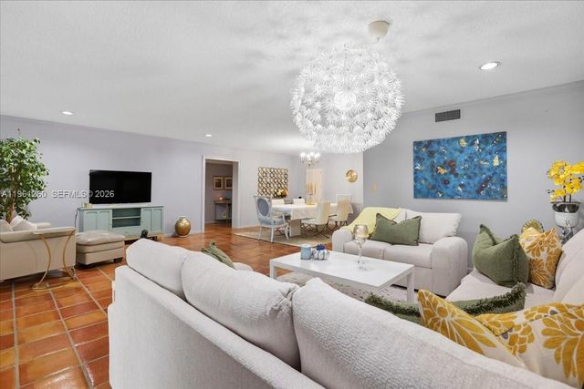 400 NW 127th Ave 13, Plantation, FL 33325