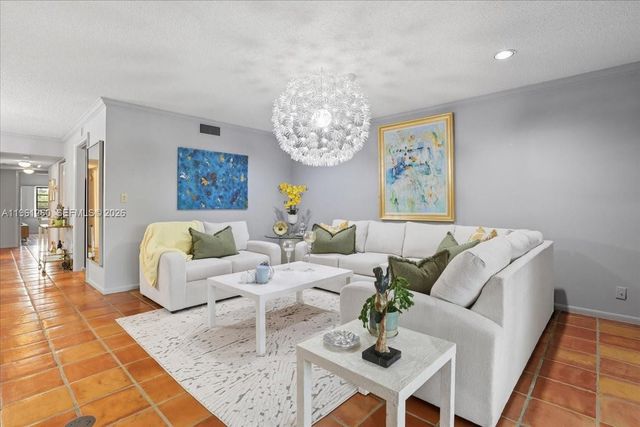 400 NW 127th Ave 13, Plantation, FL 33325