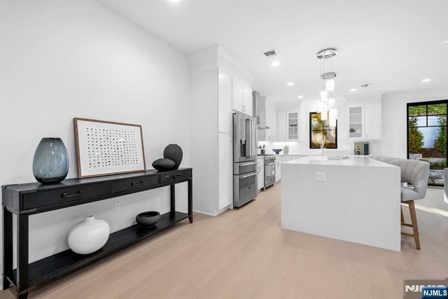 23 Fey Place, Oradell, NJ 07649