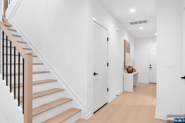 23 Fey Place, Oradell, NJ 07649