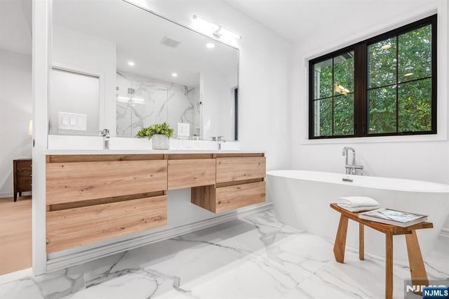 23 Fey Place, Oradell, NJ 07649