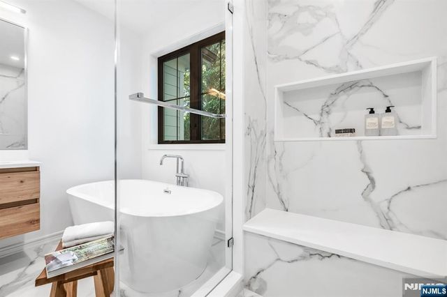 23 Fey Place, Oradell, NJ 07649