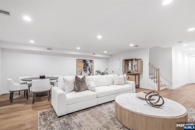 23 Fey Place, Oradell, NJ 07649