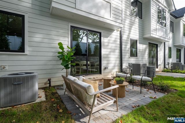 23 Fey Place, Oradell, NJ 07649