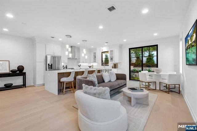 23 Fey Place, Oradell, NJ 07649