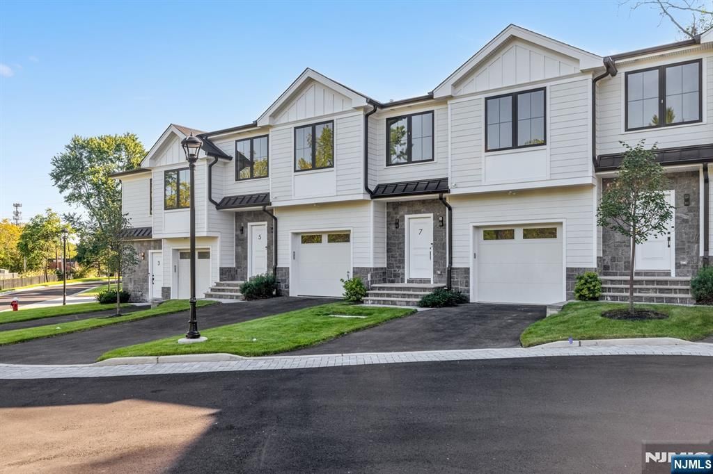 23 Fey Place, Oradell, NJ 07649