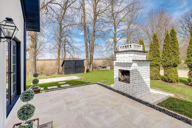 402 Wild Oak DRIVE, Manitowoc, WI 54220