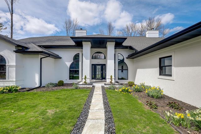 402 Wild Oak DRIVE, Manitowoc, WI 54220