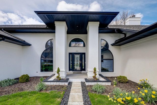402 Wild Oak DRIVE, Manitowoc, WI 54220