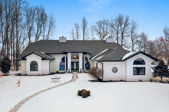 402 Wild Oak DRIVE, Manitowoc, WI 54220