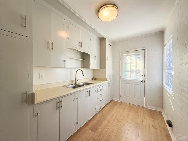 411 N 10th Street, Edinburg, TX 78539