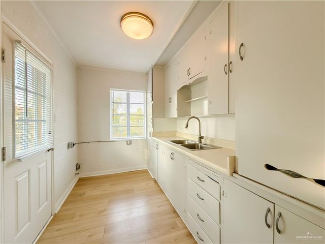 411 N 10th Street, Edinburg, TX 78539