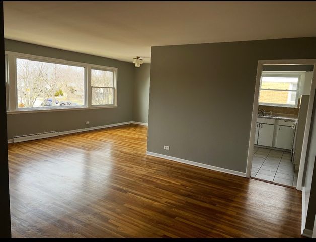 8939 N Wisner Street 2, Niles, IL 60714