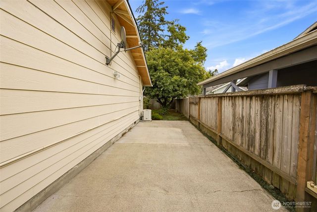 9525 E E Street, Tacoma, WA 98445