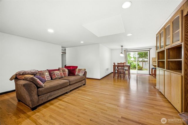 9525 E E Street, Tacoma, WA 98445