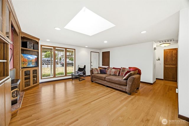 9525 E E Street, Tacoma, WA 98445