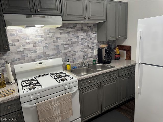 3982 Voxna Street, Las Vegas, NV 89119