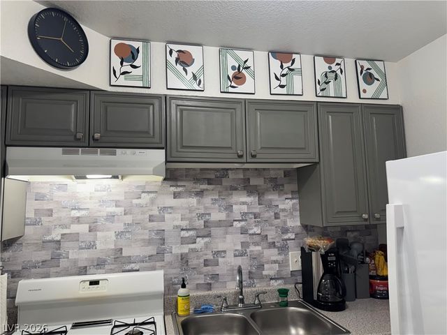 3982 Voxna Street, Las Vegas, NV 89119
