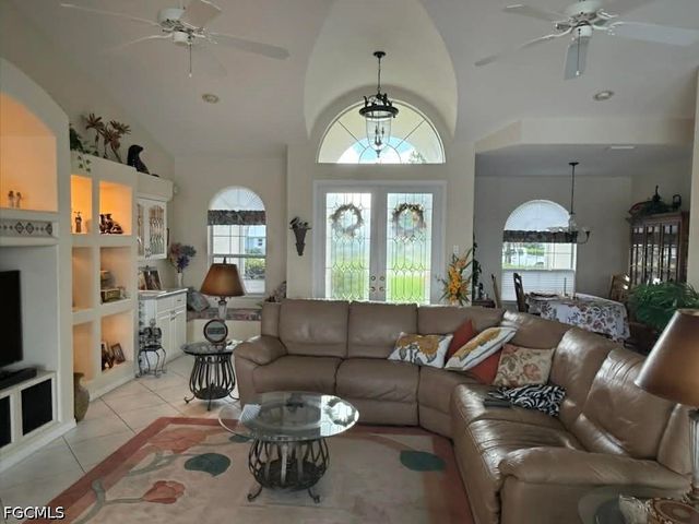 1713 SE 41st ST, Cape Coral, FL 33904