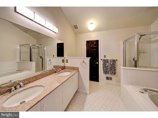 406 PEBBLE CREEK CT, Pennington, NJ 08534