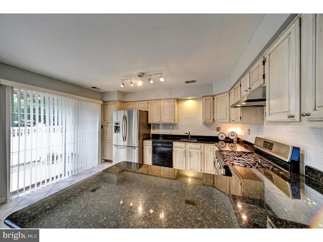 406 PEBBLE CREEK CT, Pennington, NJ 08534