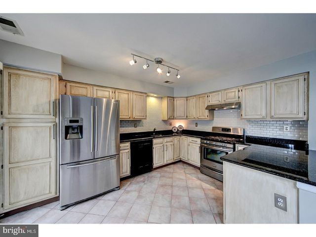406 PEBBLE CREEK CT, Pennington, NJ 08534