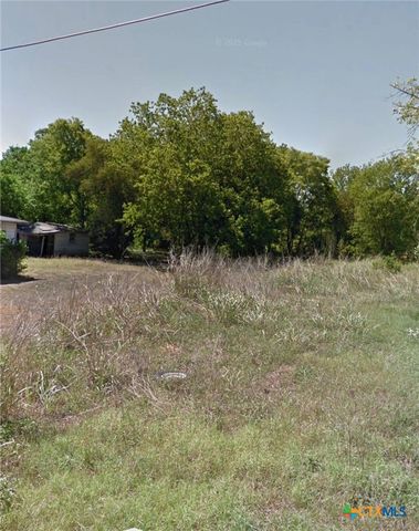737 Newton Avenue, Seguin, TX 78155