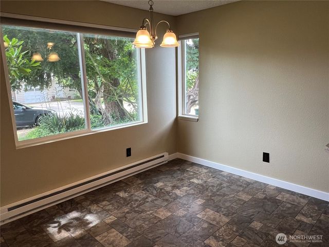 1214 N 35th Street, Renton, WA 98056