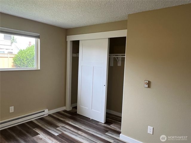 1214 N 35th Street, Renton, WA 98056