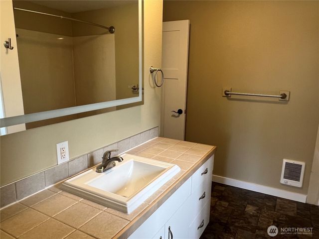 1214 N 35th Street, Renton, WA 98056