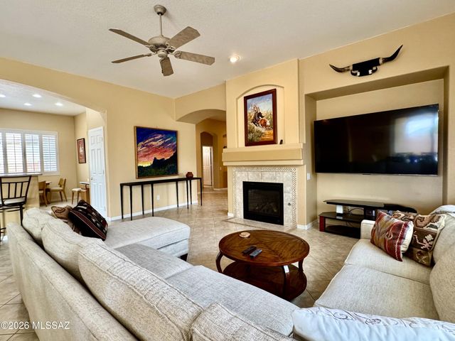 909 W Leatherleaf Drive, Tucson, AZ 85755