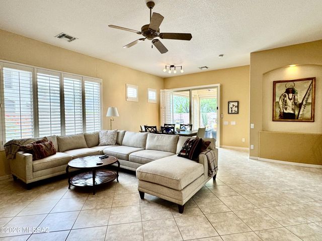 909 W Leatherleaf Drive, Tucson, AZ 85755