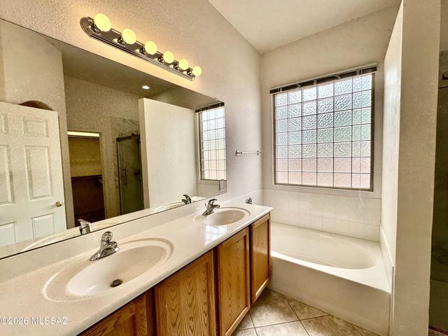 909 W Leatherleaf Drive, Tucson, AZ 85755