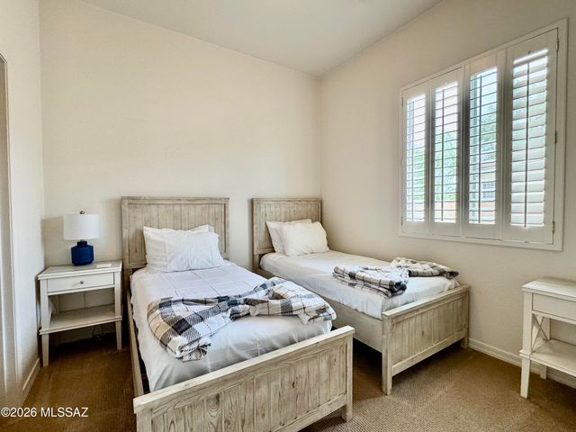 909 W Leatherleaf Drive, Tucson, AZ 85755