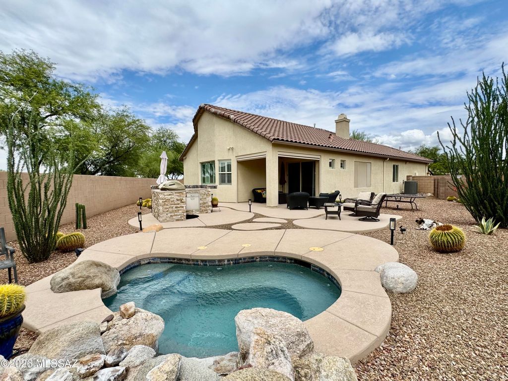 909 W Leatherleaf Drive, Tucson, AZ 85755