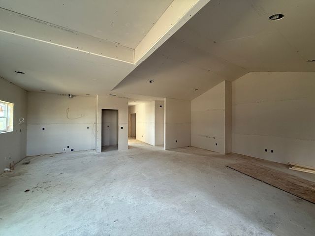 1921 S Stone Creek Boulevard, Urbana, IL 61802