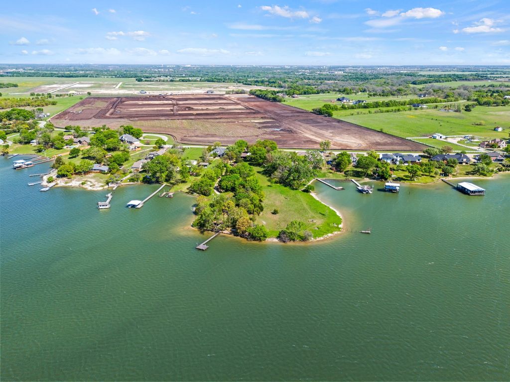 139 Lakeshore Drive, Waxahachie, TX 75165