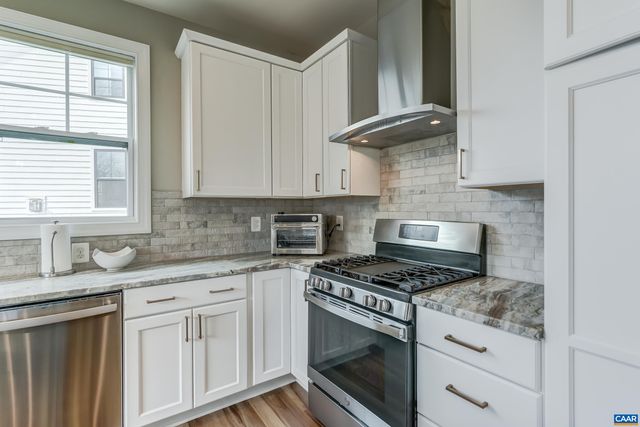 330 BISHOPGATE LN, Crozet, VA 22932