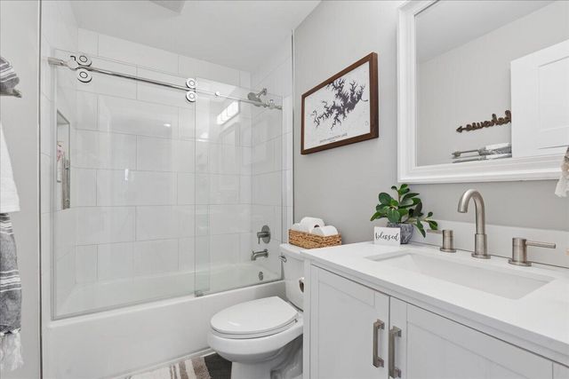 1009 Guardian CIR, Huddleston, VA 24104