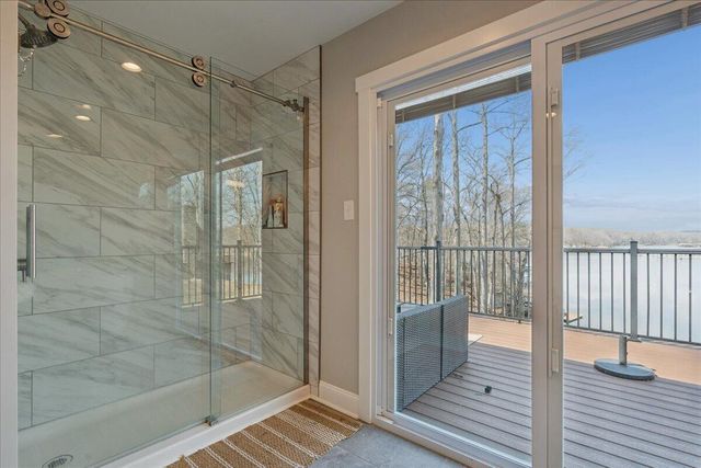 1009 Guardian CIR, Huddleston, VA 24104
