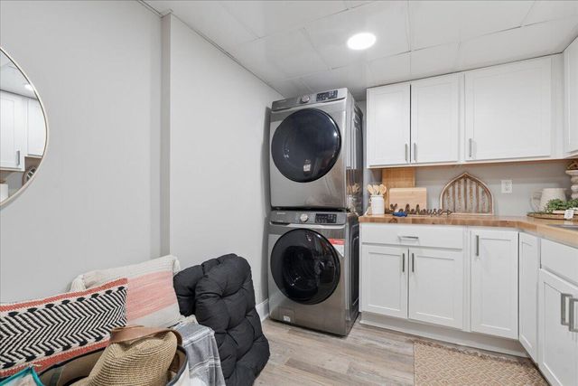 1009 Guardian CIR, Huddleston, VA 24104