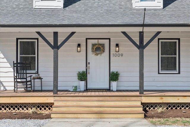 1009 Guardian CIR, Huddleston, VA 24104
