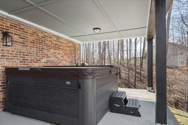 1009 Guardian CIR, Huddleston, VA 24104