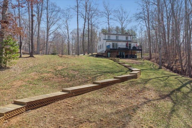 1009 Guardian CIR, Huddleston, VA 24104