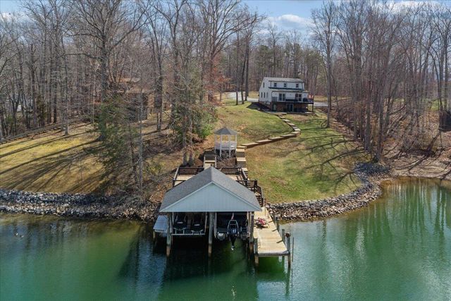 1009 Guardian CIR, Huddleston, VA 24104