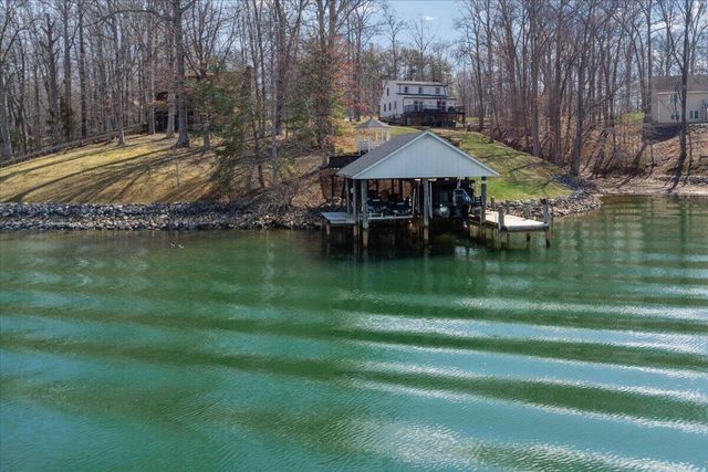1009 Guardian CIR, Huddleston, VA 24104