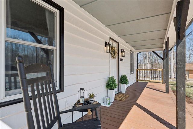 1009 Guardian CIR, Huddleston, VA 24104